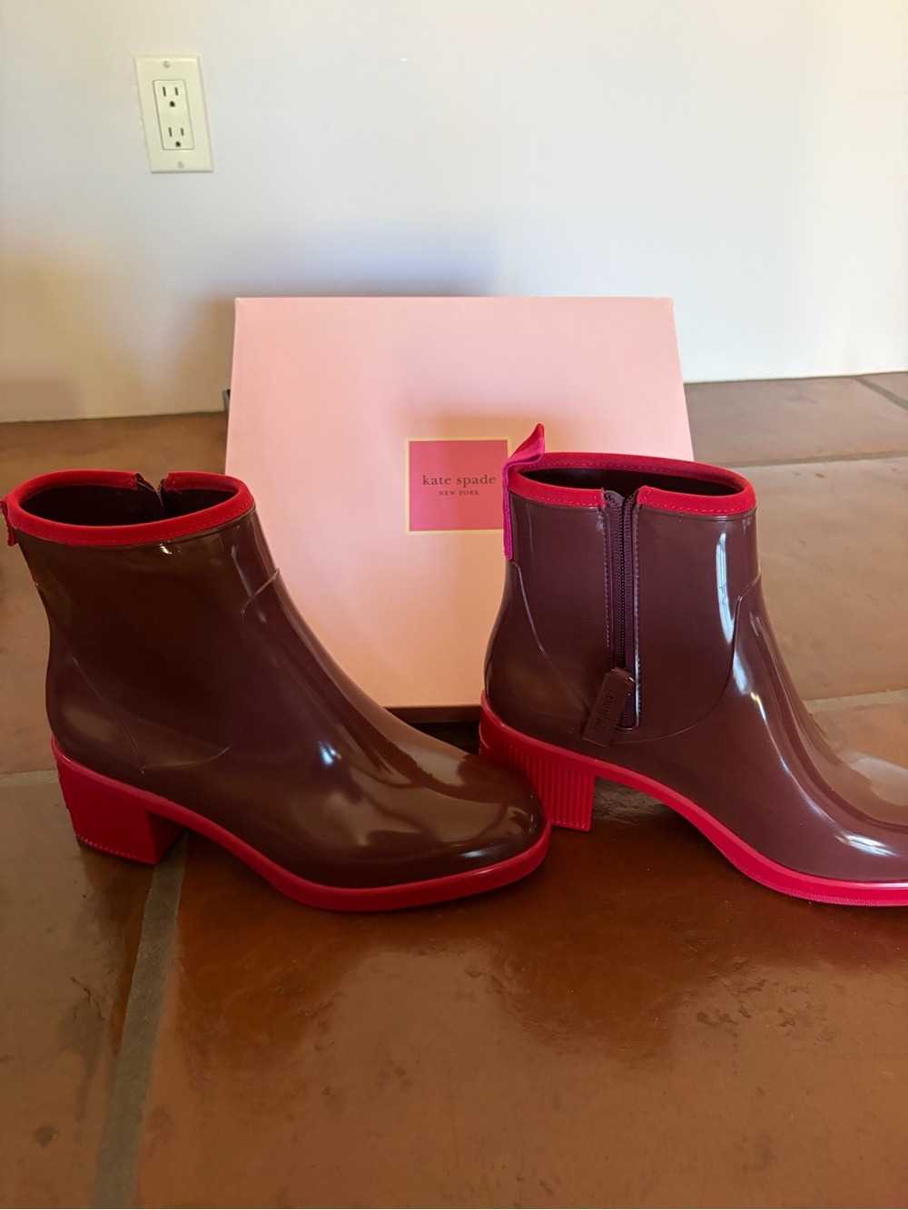 NWT Kate Spade Puddle Burgundy Patent Ankle Rain Boots with Pink Trim size 9